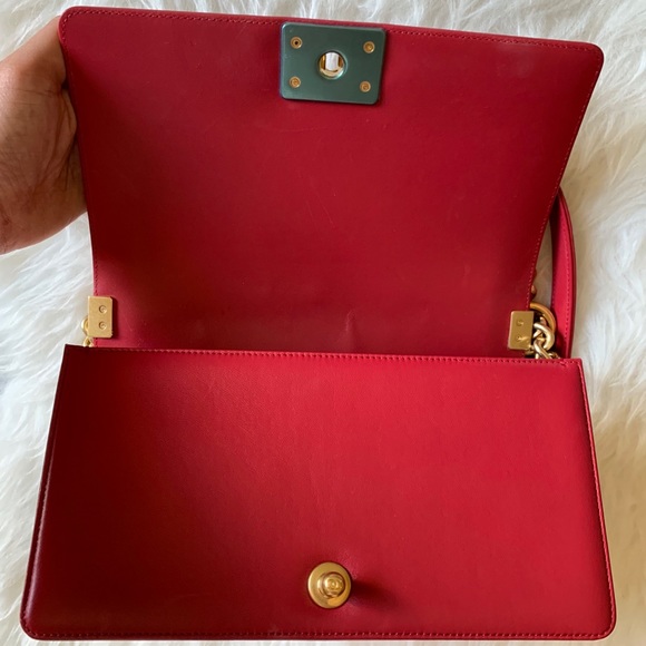 ❌SOLD❌ Authentic Chanel boy size medium lambskin - Picture 7 of 8